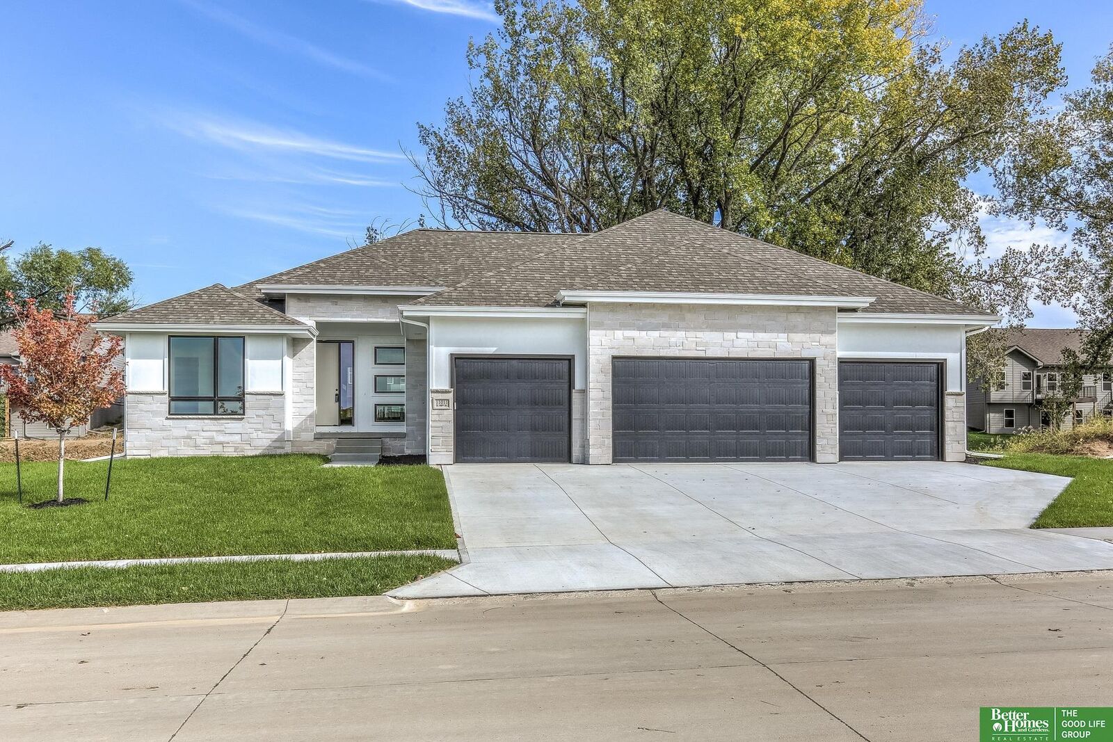 Property Photo: 11011 S 98th Street NE 68046