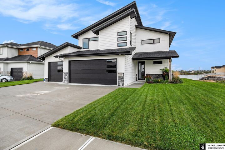 Property Photo:  28569 Jessie Circle  NE 68064