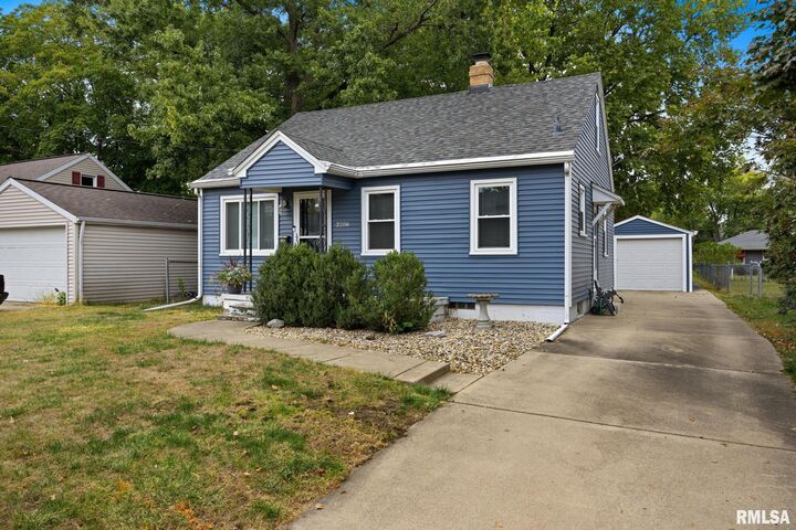 Property Photo: 3206 N Indiana Avenue IL 61603