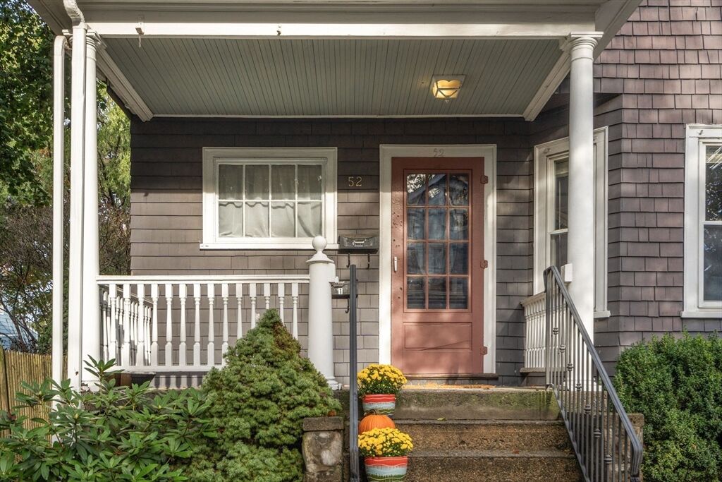Property Photo:  52 Hawthorne St 1  MA 02478 