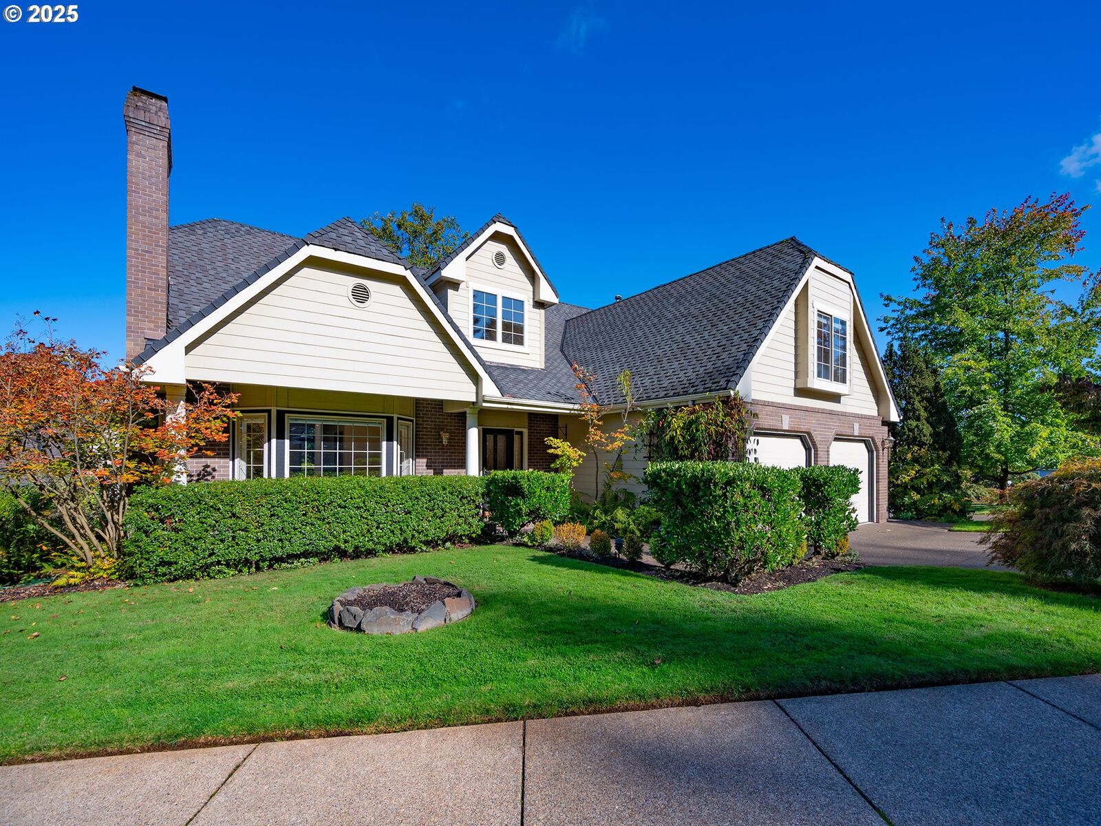 Property Photo: 2037 Morning View Dr OR 97405