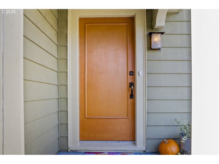 Property Photo:  1377 NE 49th Ave  OR 97213