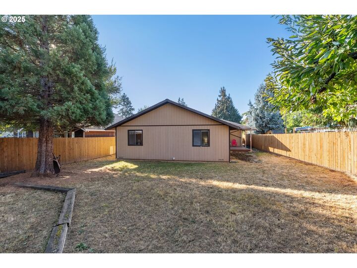 Property Photo: 156 NE Columbia St WA 98672