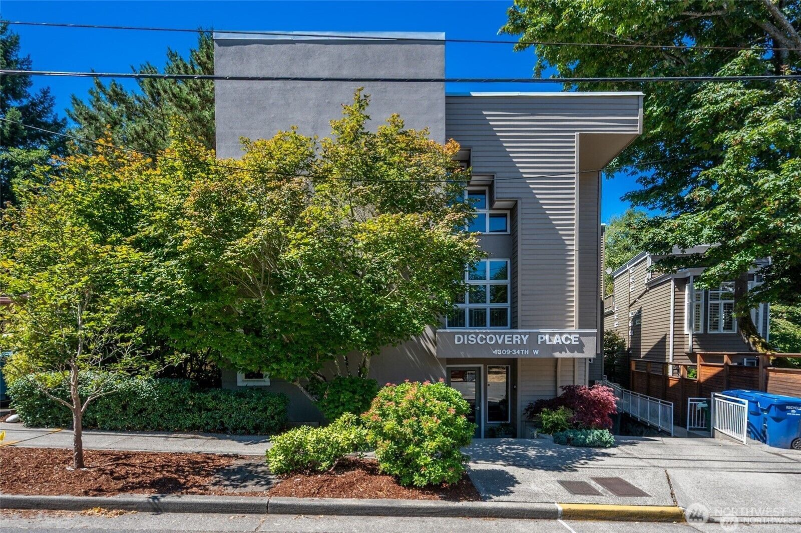 Property Photo: 4309 34th Avenue W 101 WA 98199