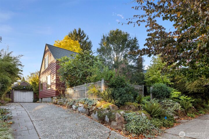 917  Broadway  E  Seattle WA 98102 photo
