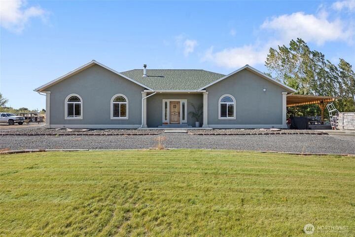 Property Photo:  471  Road 18.8 NE  WA 98851 