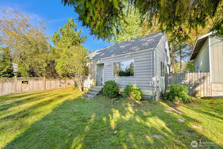 Property Photo: 3132 Alderwood Avenue WA 98225
