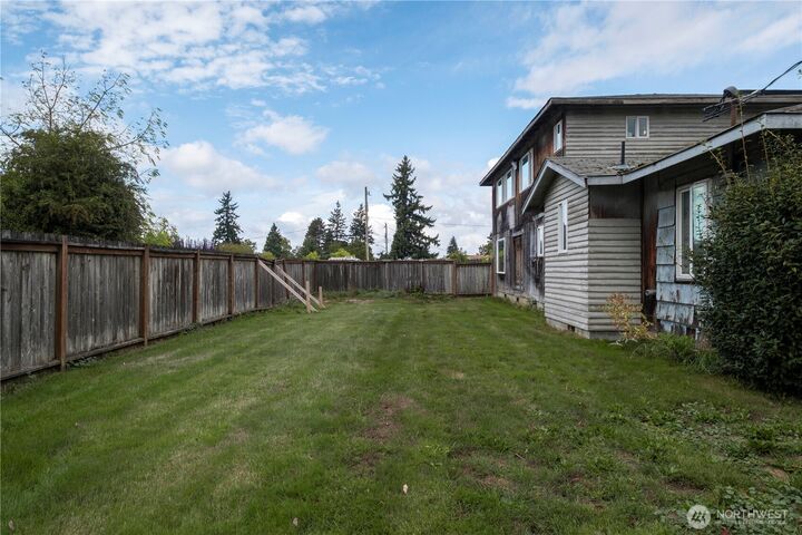 Property Photo: 2306 S 128th Street WA 98168
