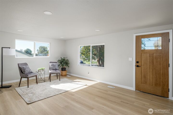 Property Photo:  415 N Earl Road  WA 98837 