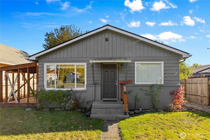 Property Photo:  1206  J Street  WA 98531 