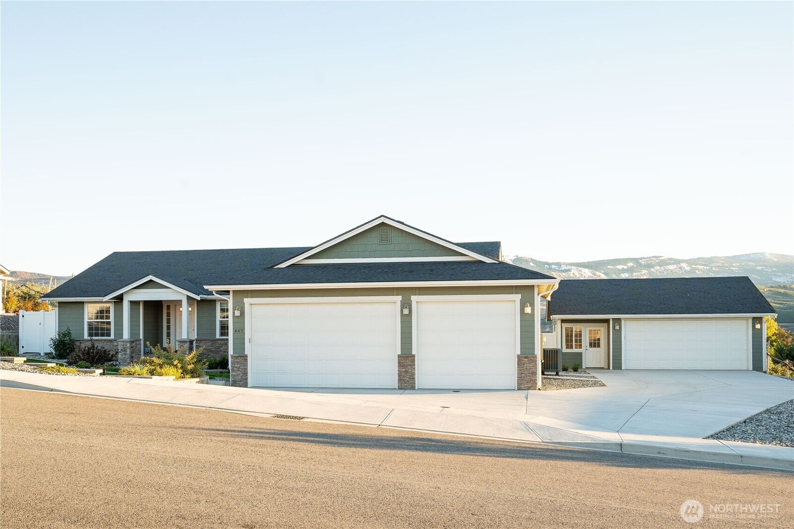 Property Photo: 647 S Newton Avenue WA 98802