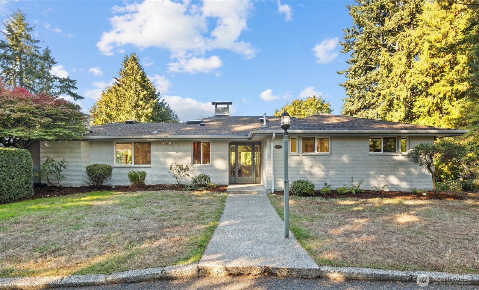 Property Photo: 15708 60th Avenue W WA 98026