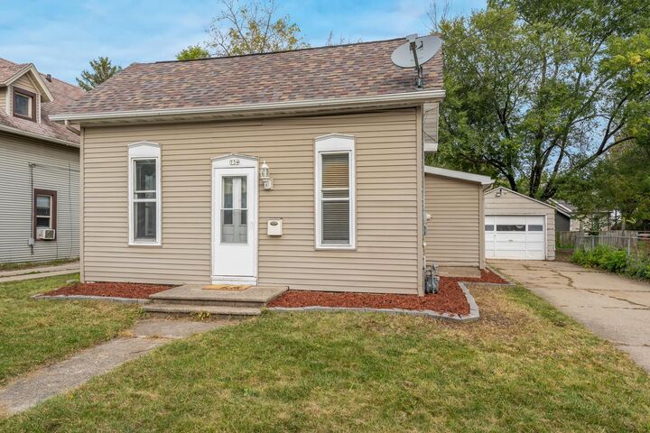 734 Woodland Avenue  Oshkosh WI 54901 photo
