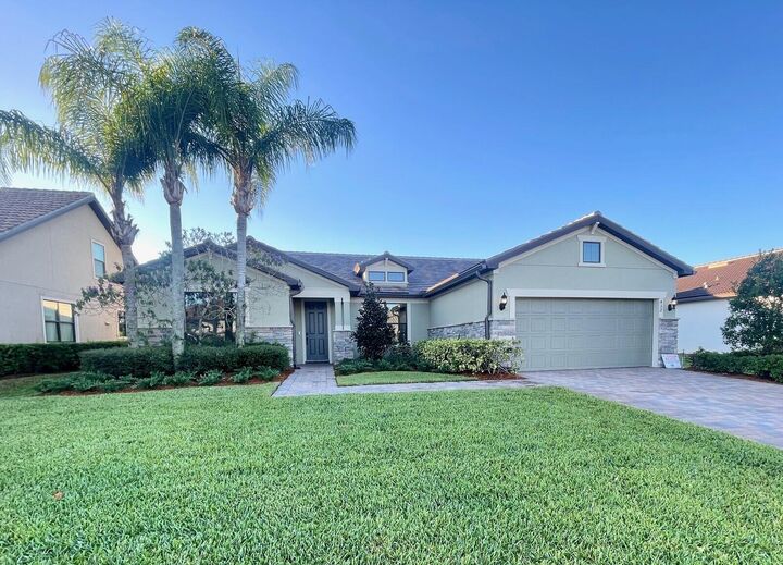 Property Photo:  432 SE Bancroft Court 129  FL 34987