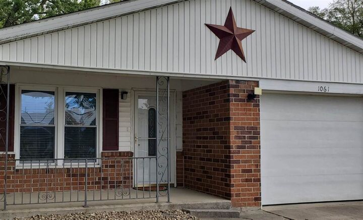 Property Photo:  1061 SW 5th Street  IN 47374