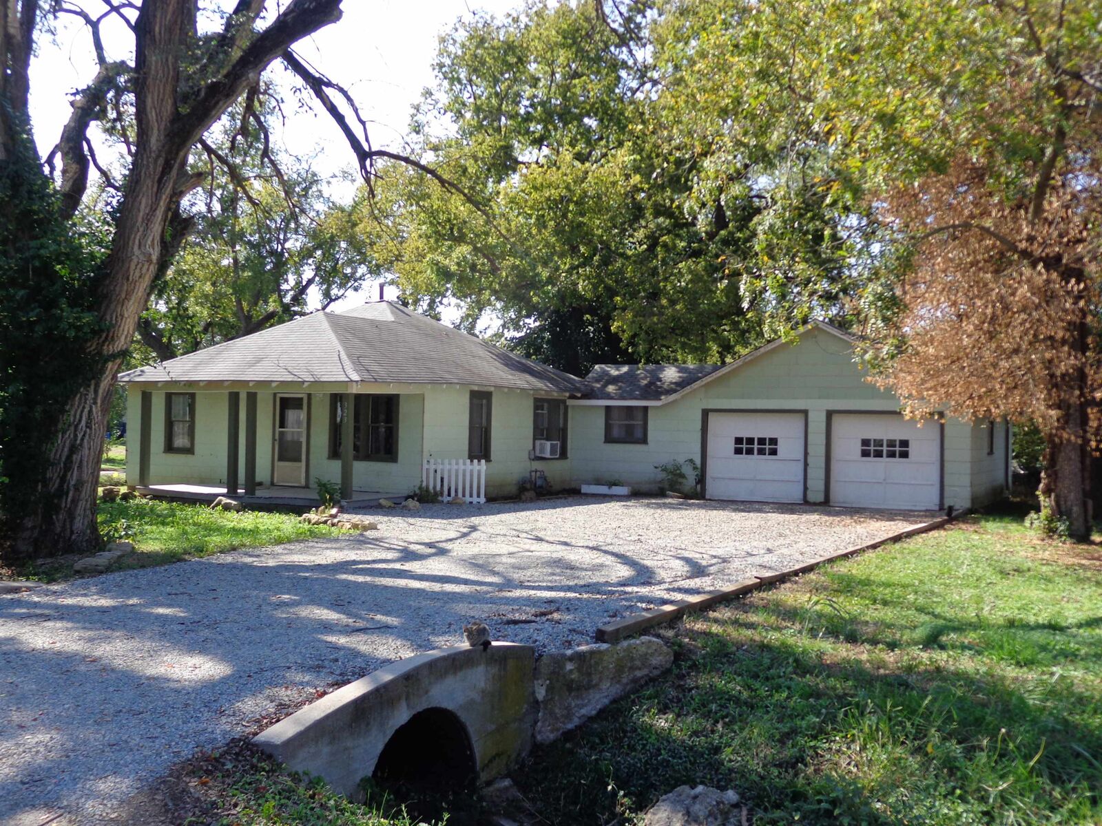 Property Photo: 323 S 3rd KS 67144