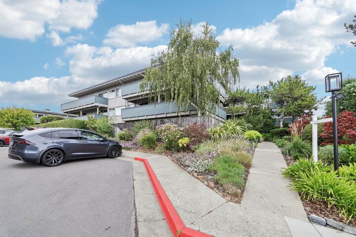 Property Photo: 290 Via Casitas 206 CA 94904