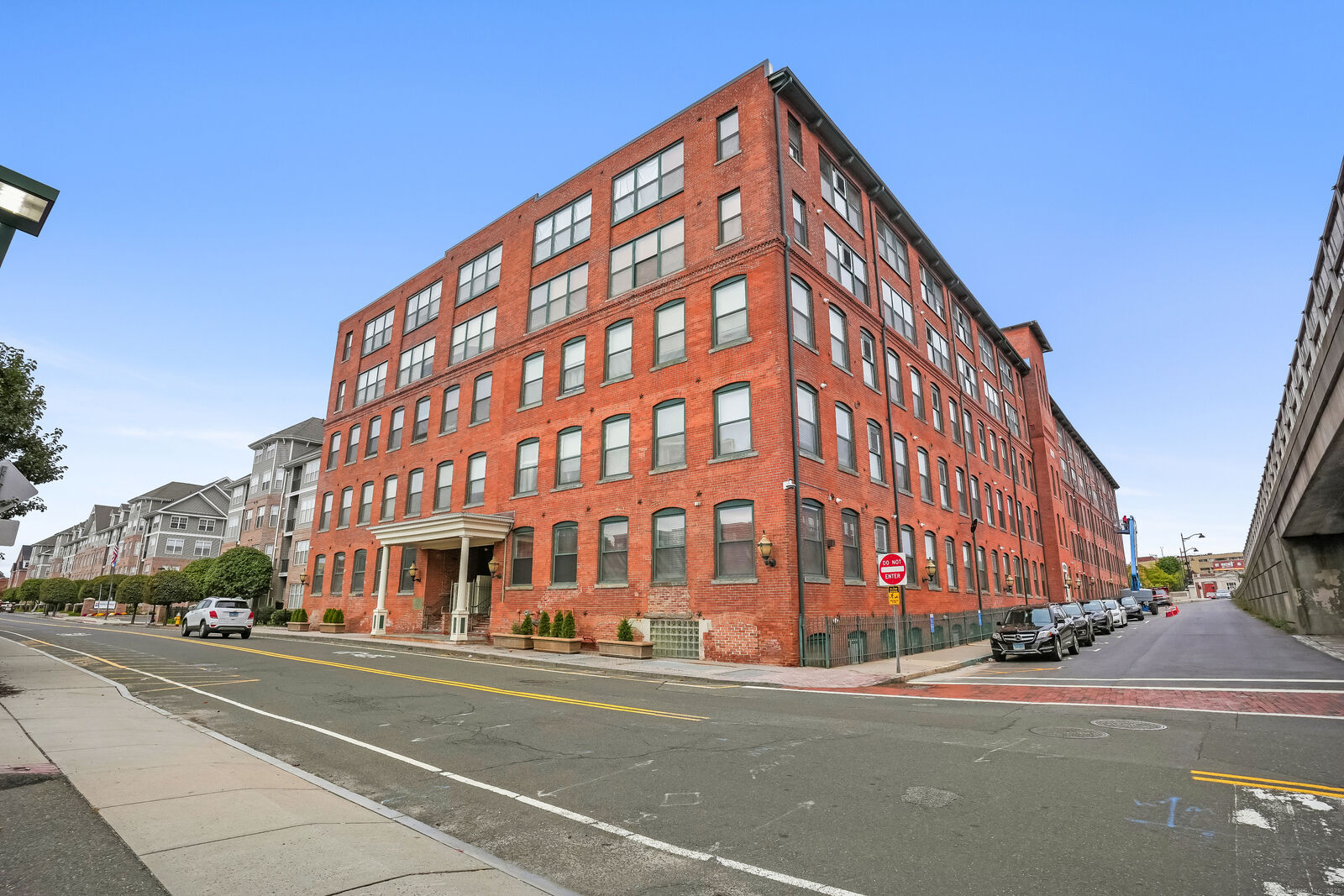 Property Photo: 145 Canal Street 10 CT 06484