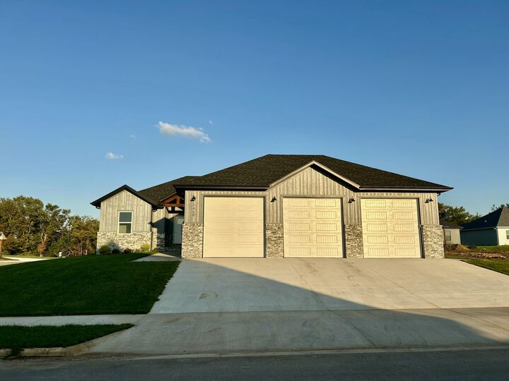 Property Photo: 1460 N Carter Way MO 65738