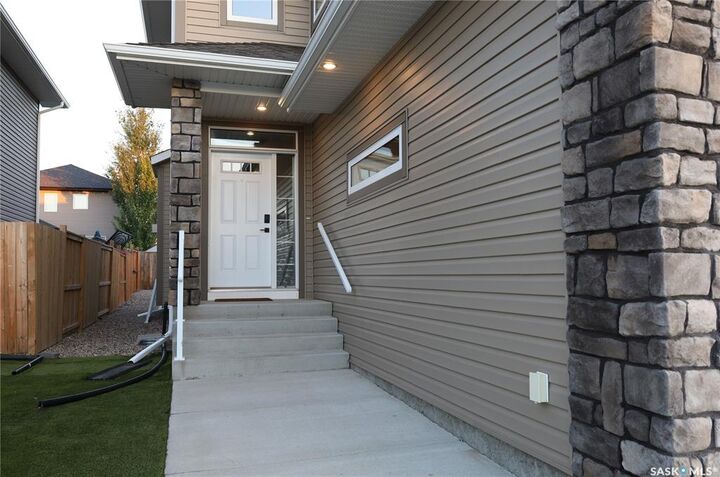 Property Photo: 946 Pringle Cove SK S7T 0V6