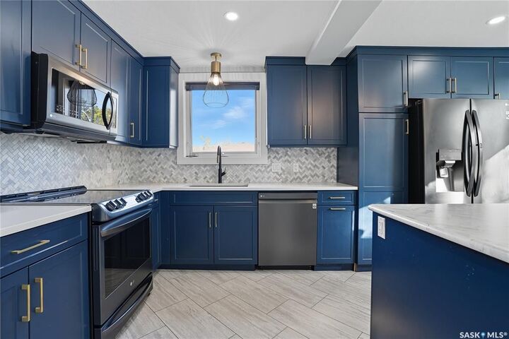 1041 L Avenue N  Saskatoon SK S7L 2R7 photo