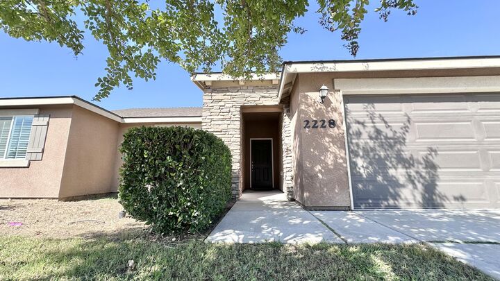 Property Photo:  2228 E Four Creeks Avenue  CA 93292 