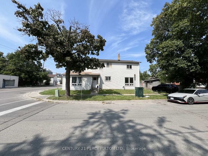 Property Photo:  86 Brock Street E 3  ON L1G 1S1 