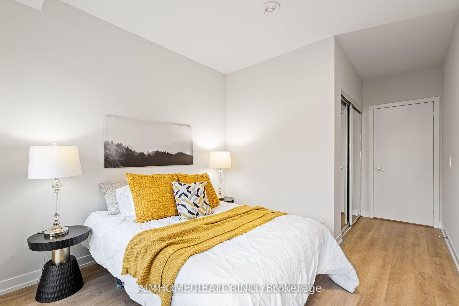 Property Photo: 87 Wood St S Th01 Street S ON M4Y 0E8