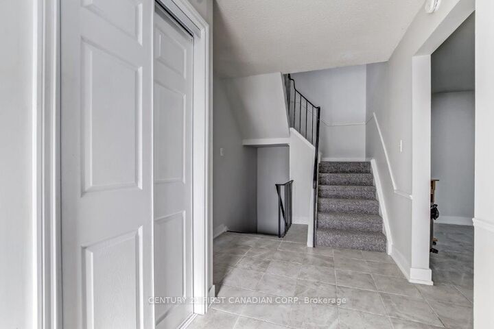 Property Photo: 590 Millbank Drive 12 ON N6E 2H2