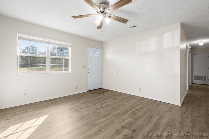 Property Photo: 1911 N Maple Street OK 74955