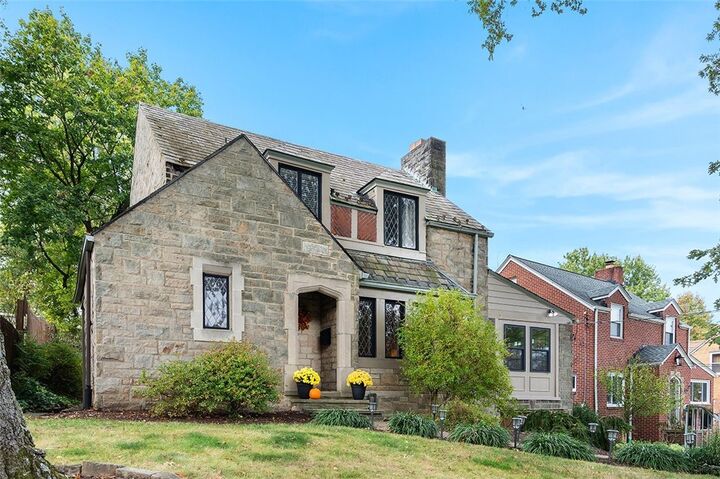 1016 Avacoll Drive  Green Tree PA 15220 photo