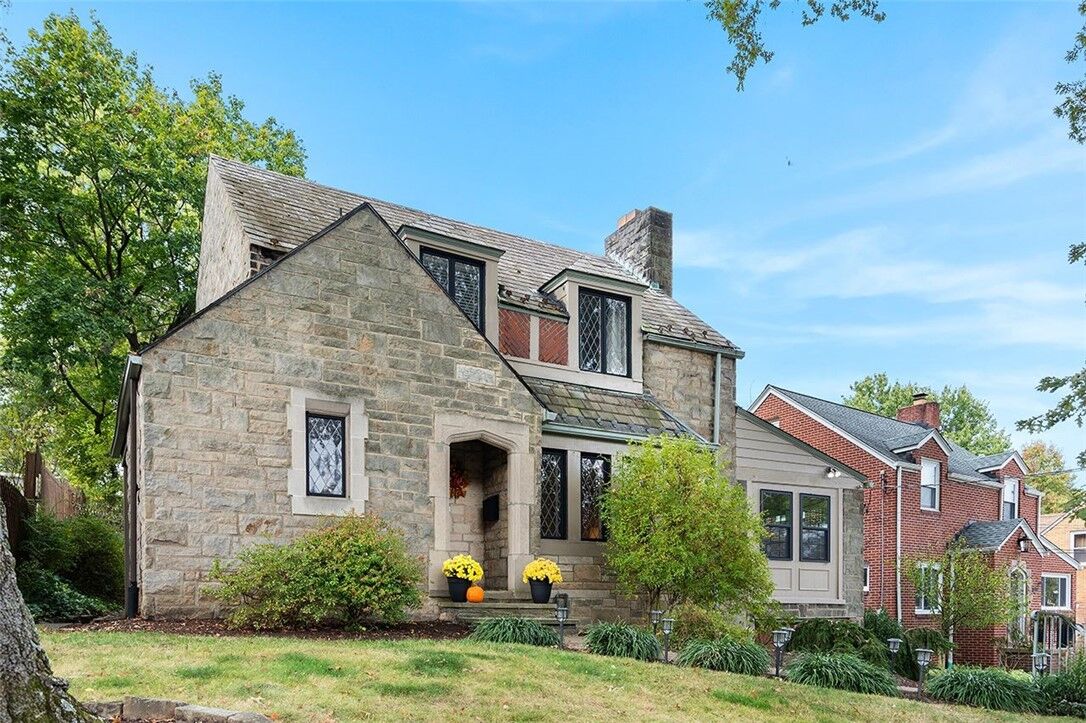 Property Photo: 1016 Avacoll Drive PA 15220