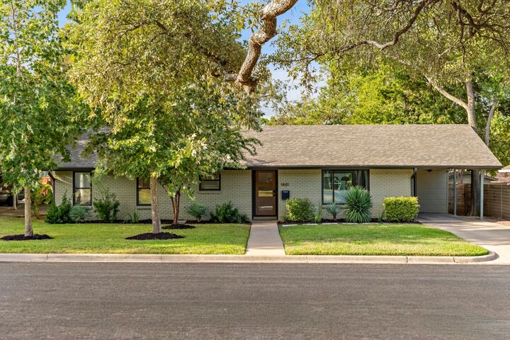 Property Photo: 1601 Ashberry Drive TX 78723