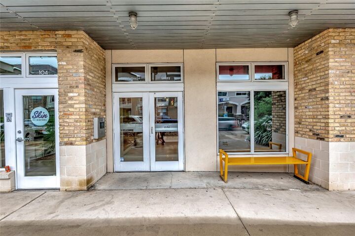 Property Photo: 2124 E 6th Street 305 TX 78702