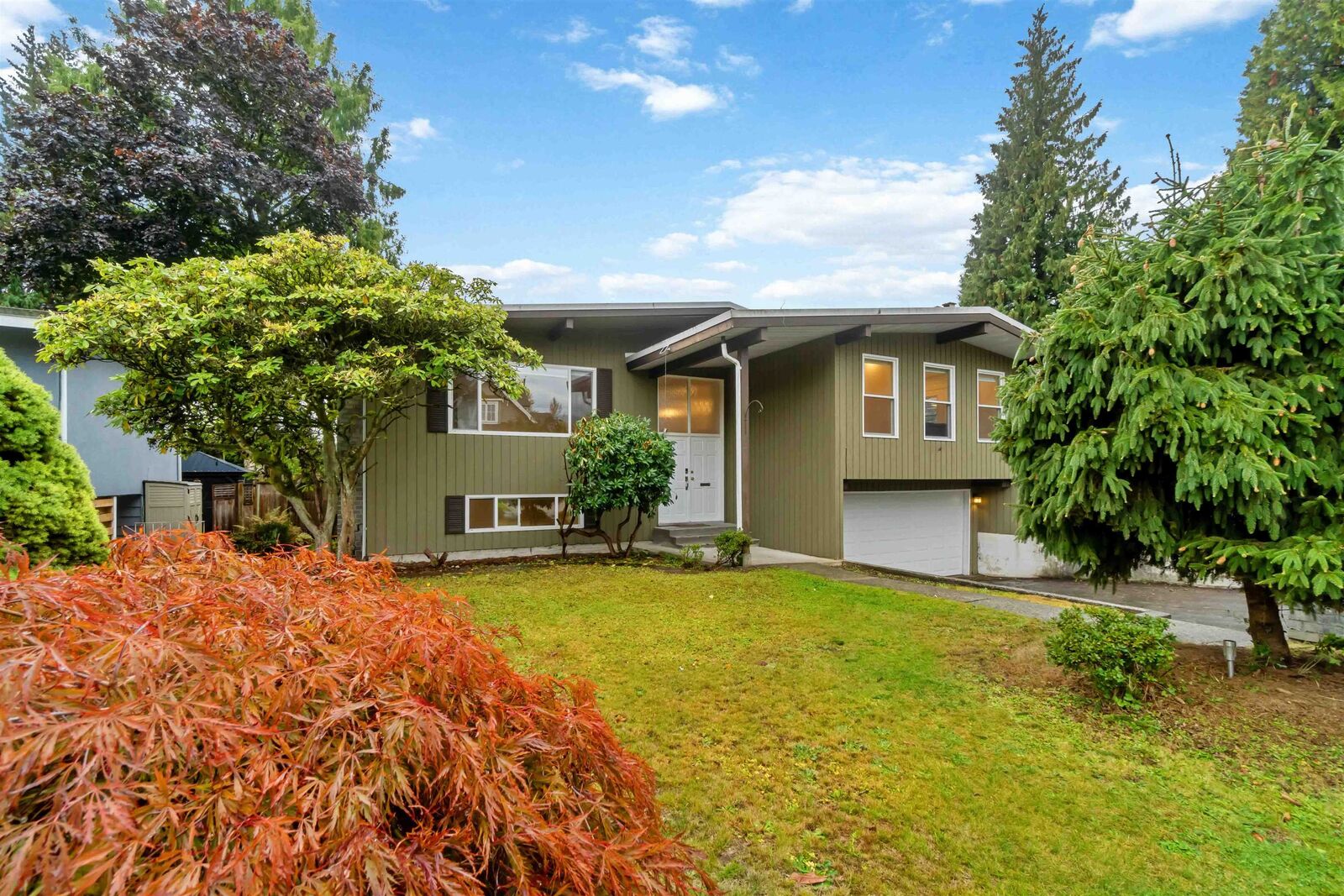 Property Photo:  595 Garrow Drive  BC V3H 1H6 