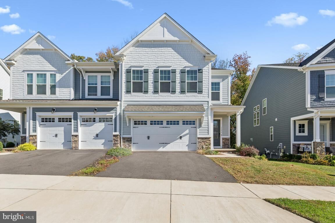 Property Photo: 17815 Woods Overlook Drive VA 22026