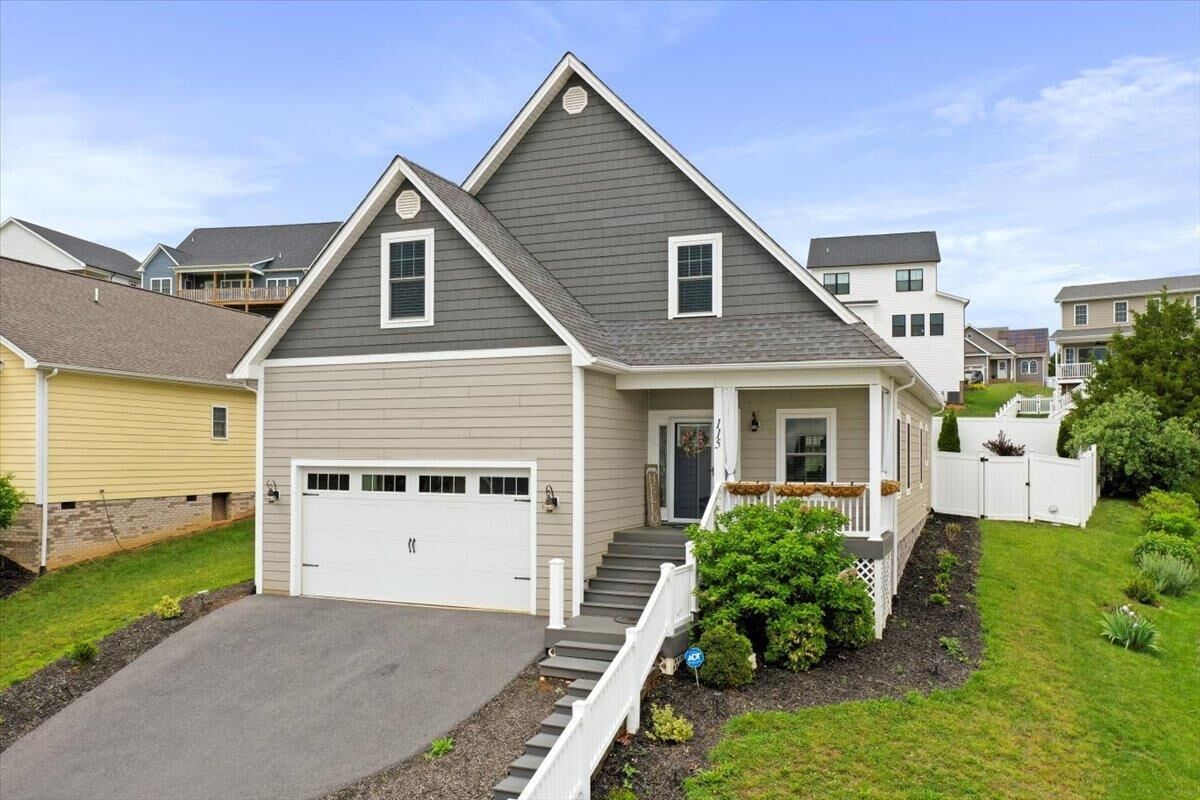 Property Photo: 115 Beauregard Dr VA 24401