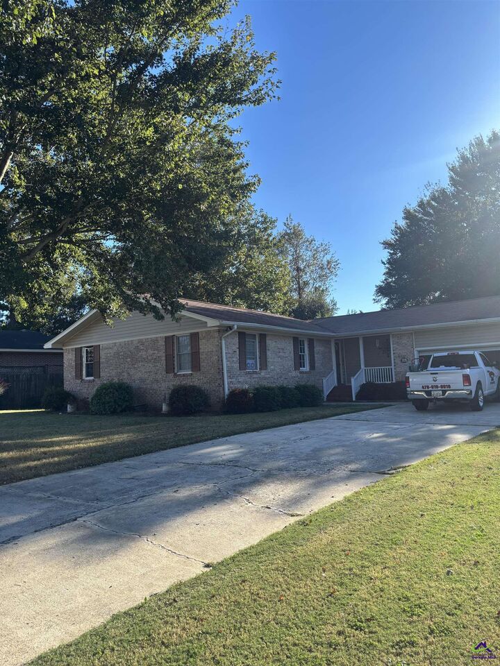 Property Photo:  719 Meadowridge Drive  GA 31093 