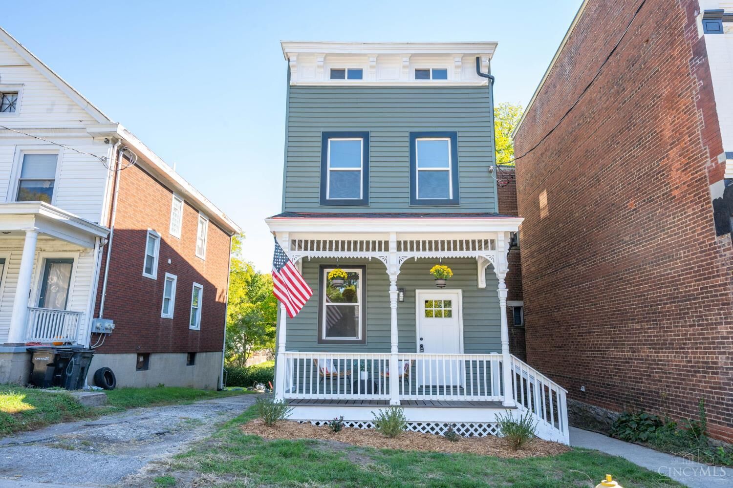 Property Photo: 602 Hawthorne Avenue OH 45205