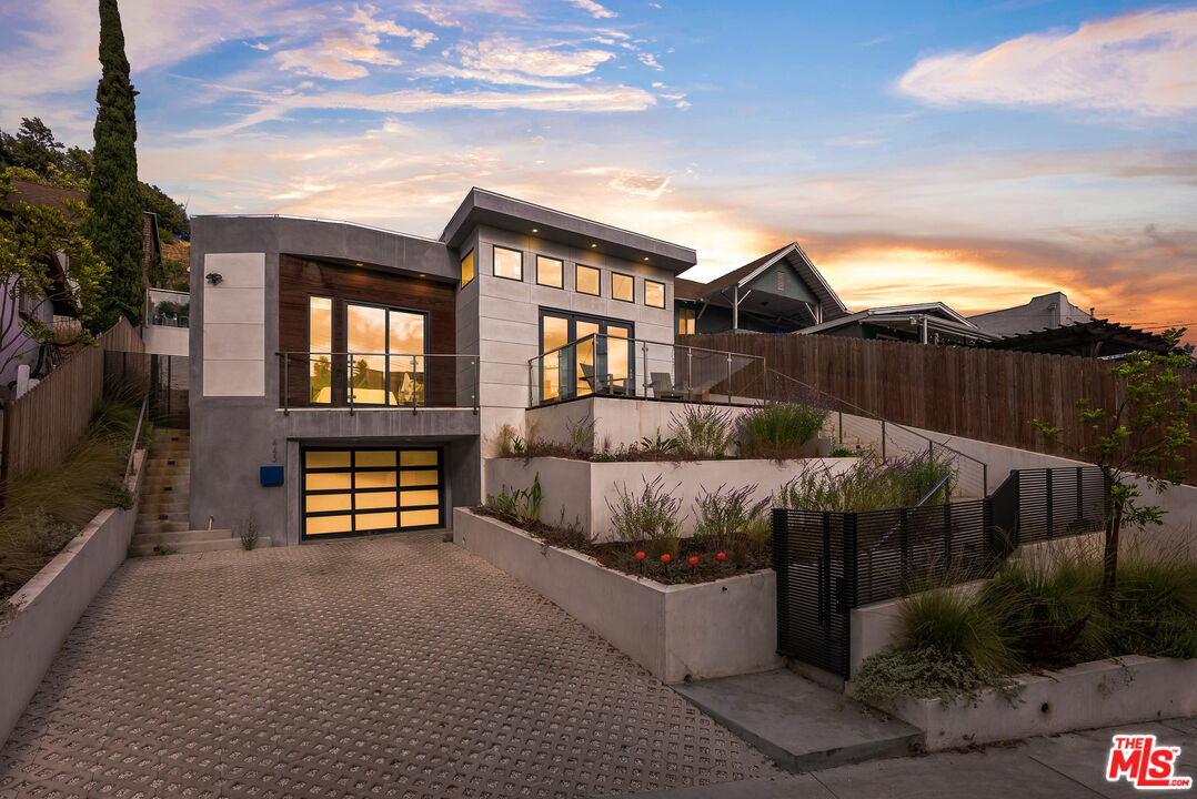 Property Photo:  3850 Glenalbyn Dr  CA 90065 