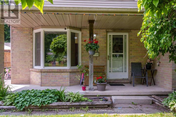 Property Photo:  139 Kimberley Avenue  ON N5Z 4Z2 