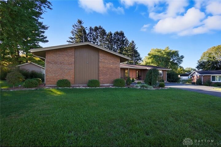 Property Photo: 965 Oak Dale Drive OH 45385