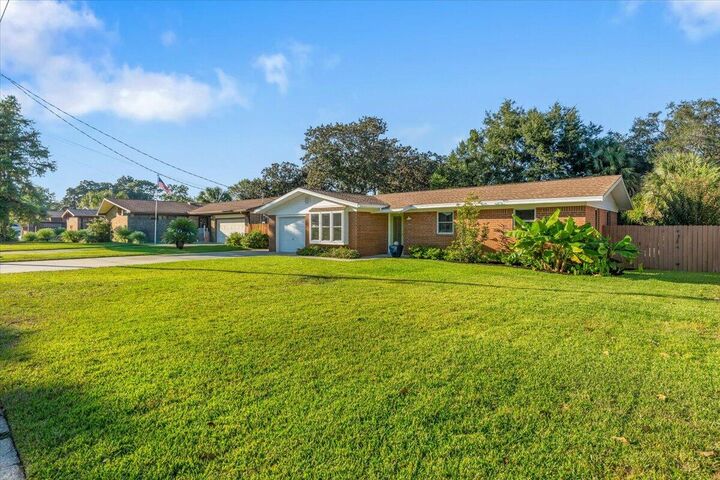 Property Photo: 619 Spencer Drive FL 32547