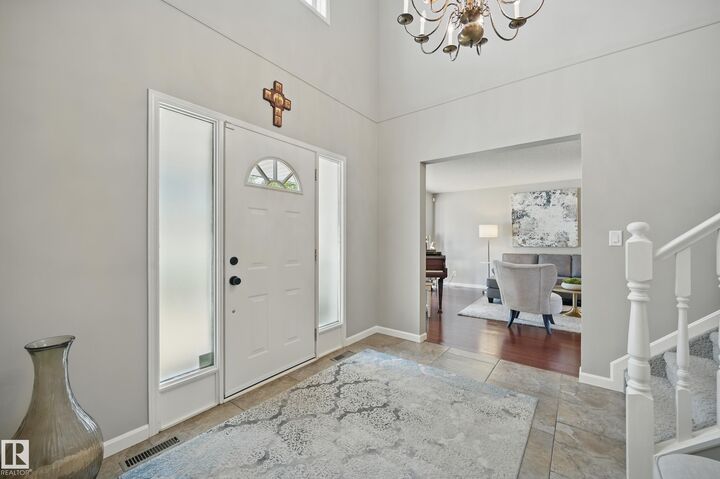 Photo de la propriété: 24 Blue Quill Crescent NW AB T6J 6C2