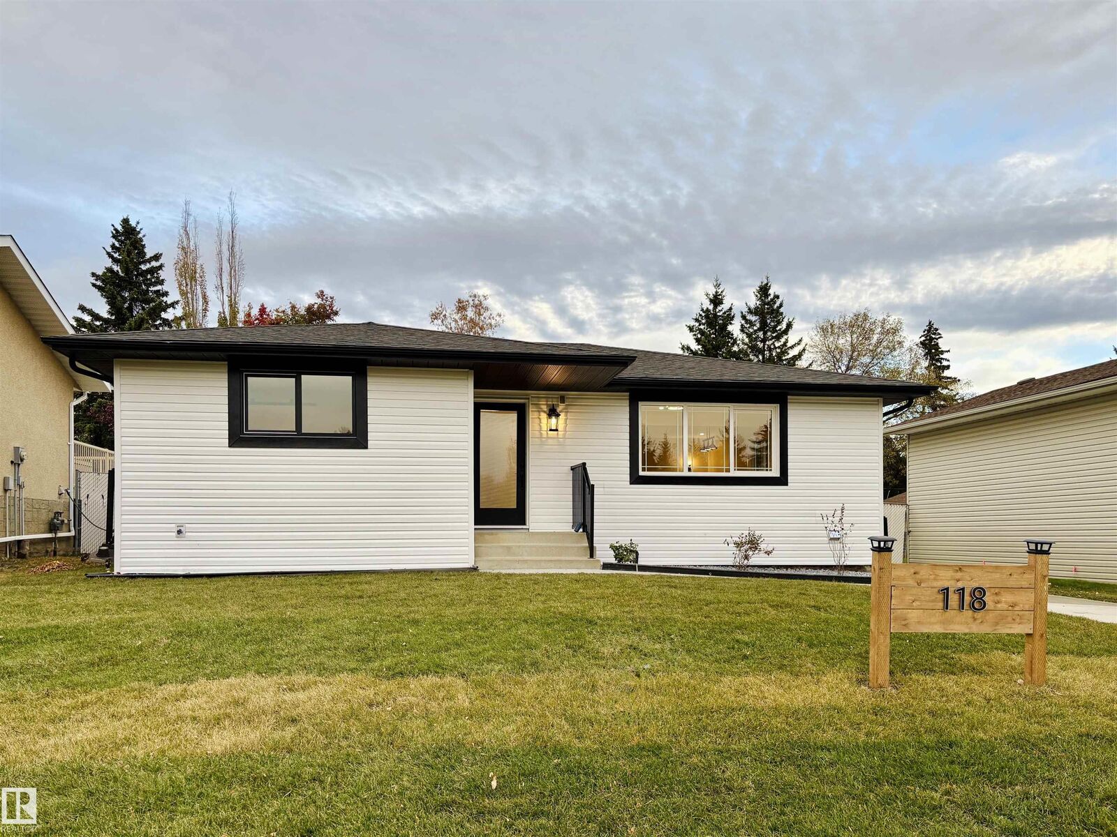 Property Photo: 118 Georgian Way AB T8A 2W2