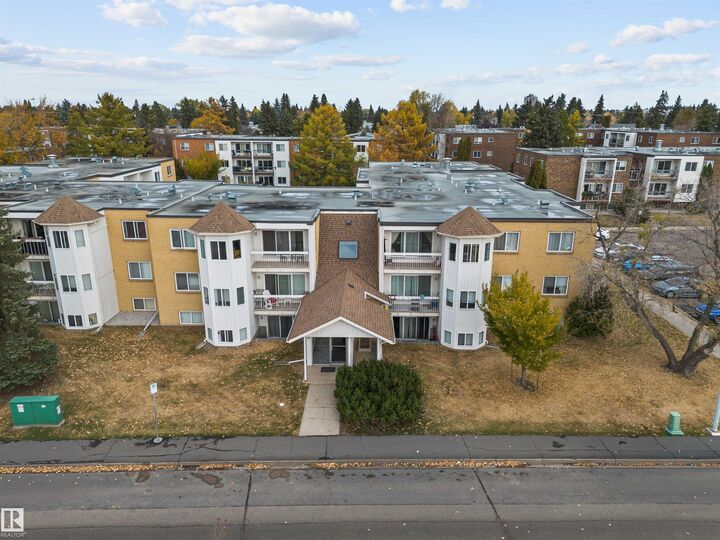 Property Photo: 11430 40 Av NW 207 AB T6J 0R5