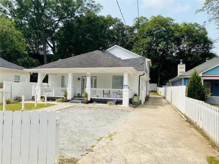 Property Photo: 964 Mayson Turner Road NW GA 30314