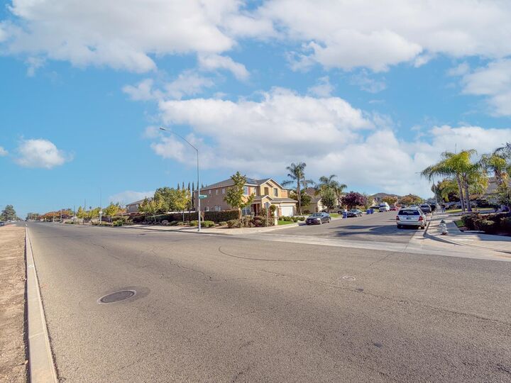 Property Photo:  1976 N Belvedere Ave N  CA 93722