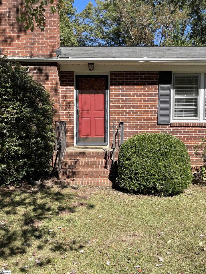 Property Photo: 9 Forestdale Drive SC 29687