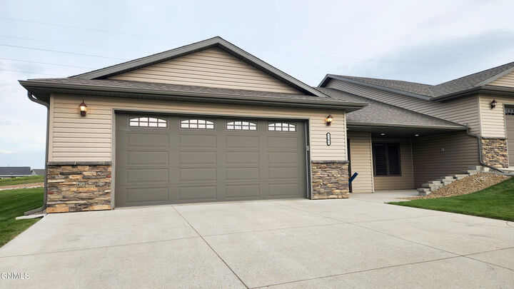 1101 33rd Street N  Bismarck ND 58501 photo